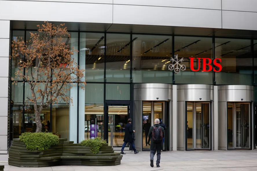 Reestruturações nos Bancos de Investimento: O Caso do UBS
